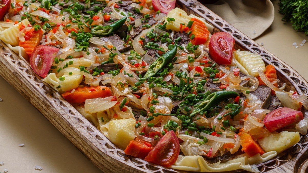 Запечённые овощи с мясом в казане